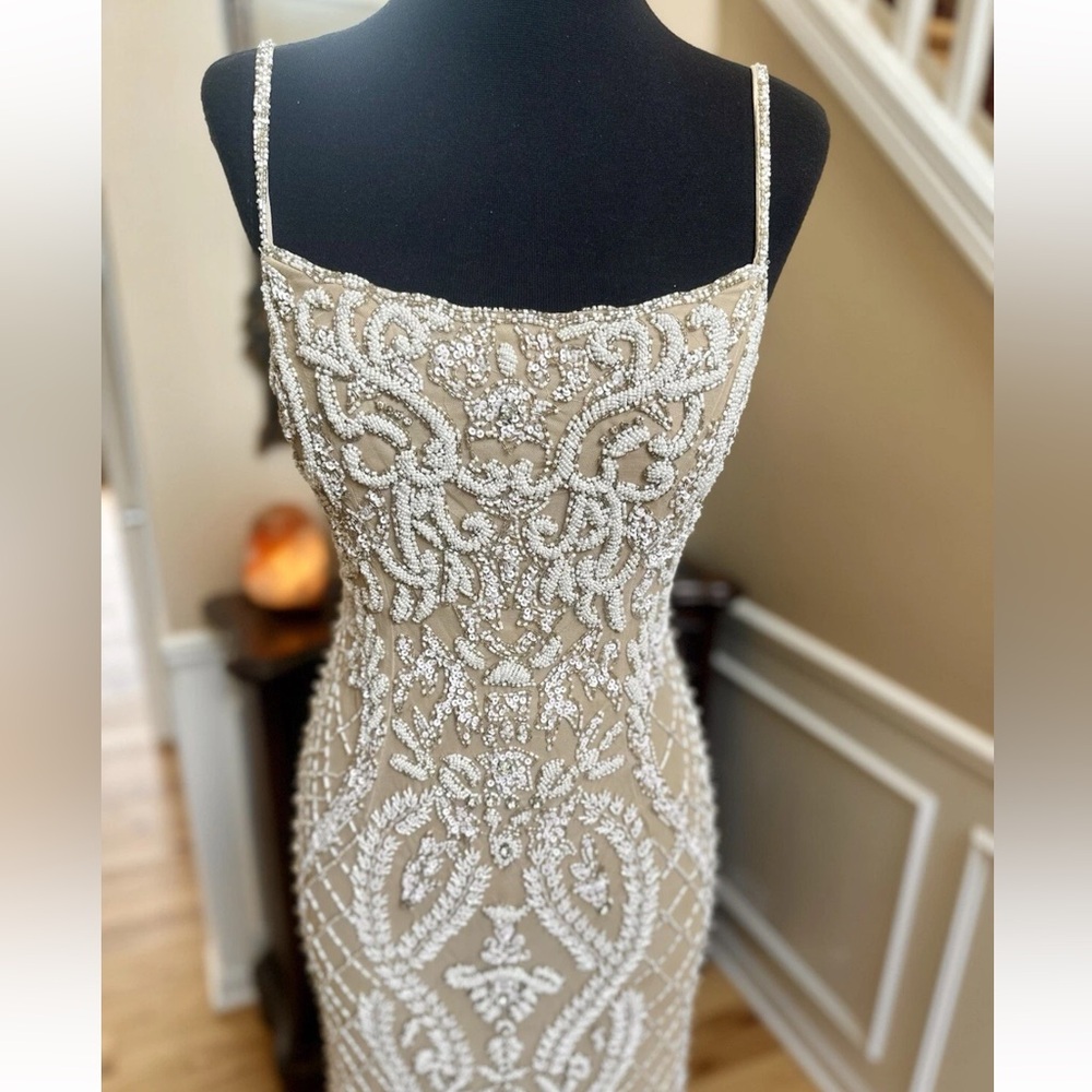 Elegant Sherri Hill Beige Cream Embellished Engagement Formal Prom Dress Size 4 - Picture 2 of 16